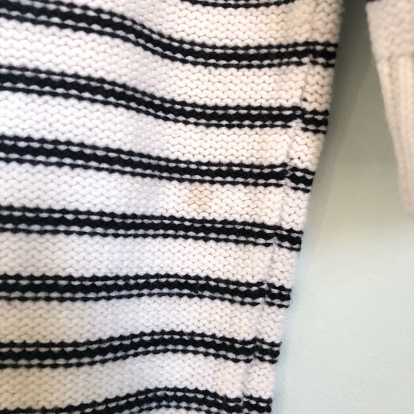 LIMITED TIME DISCOUNTED SHIPPING! H&M Black and White Stripe Crop Knit Sweater - Picture 14 of 16
